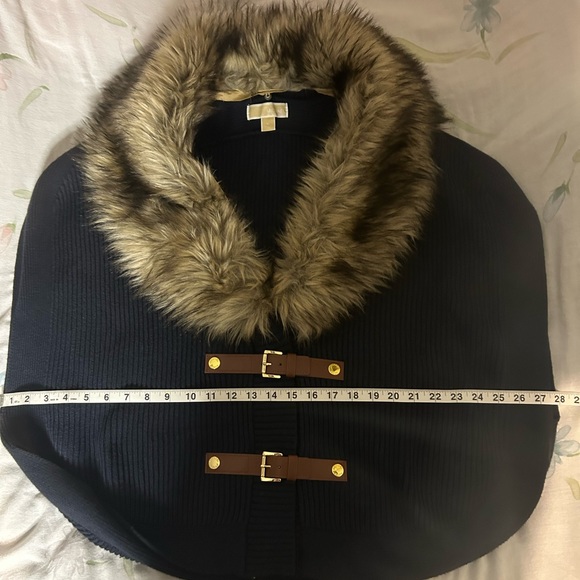 Michael Michael Kors knit sweater vest. Detachable fur collar. Size medium EUC - Picture 9 of 16